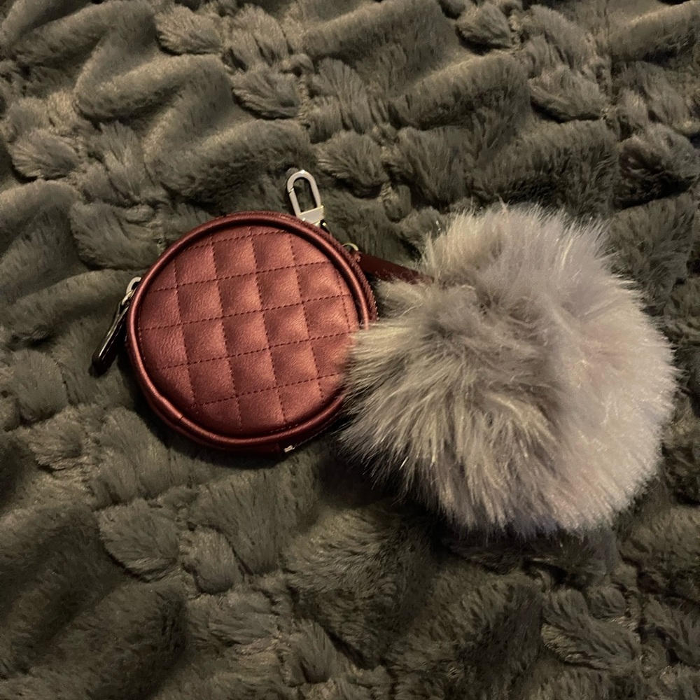 ✨GUESS QUILTED COIN POUCH/POMPOM
BAG CHARMS✨